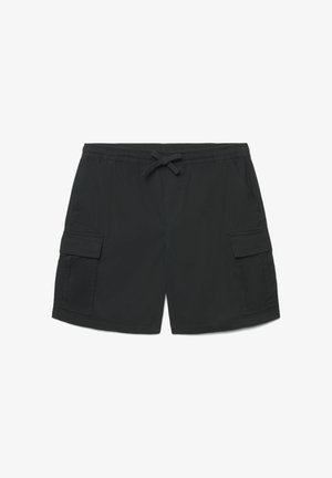 Shorts cargo pour hommes noirs avec taille élastique, cordon de serrage, deux poches latérales et deux poches cargo à rabat sur les cuisses.