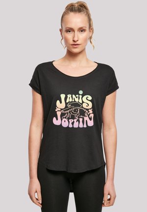 Schwarzes Baumwoll-T-Shirt mit kurzen Ärmeln, das einen pastellfarbenen Schriftzug "JANIS JOPLIN" und ein cartoonhaftes Design in der Mitte zeigt.