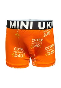 Boxer shorts in cotone arancione con una fascia nera etichettata "MINI UK." Presentano una scritta che dice "Versione più carina di papà" in bianco e giallo.