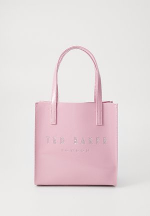 Rosa Handtasche aus Kunstleder mit glatter Oberfläche. Verfügt über ein silbernes, eingeprägtes "TED BAKER LONDON"-Logo und elegante, kurze Griffe.