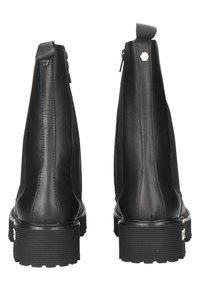 Bottines en cuir noir avec fermetures éclair latérales, semelles crantées en caoutchouc, finition lisse et détails piqués sur la tige. Accent hexagonal sur le talon.