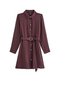 Abito camicia color marrone con scollo a collo, maniche lunghe, chiusura frontale con bottoni e cintura con fibbia rotonda dorata. Tessuto strutturato.