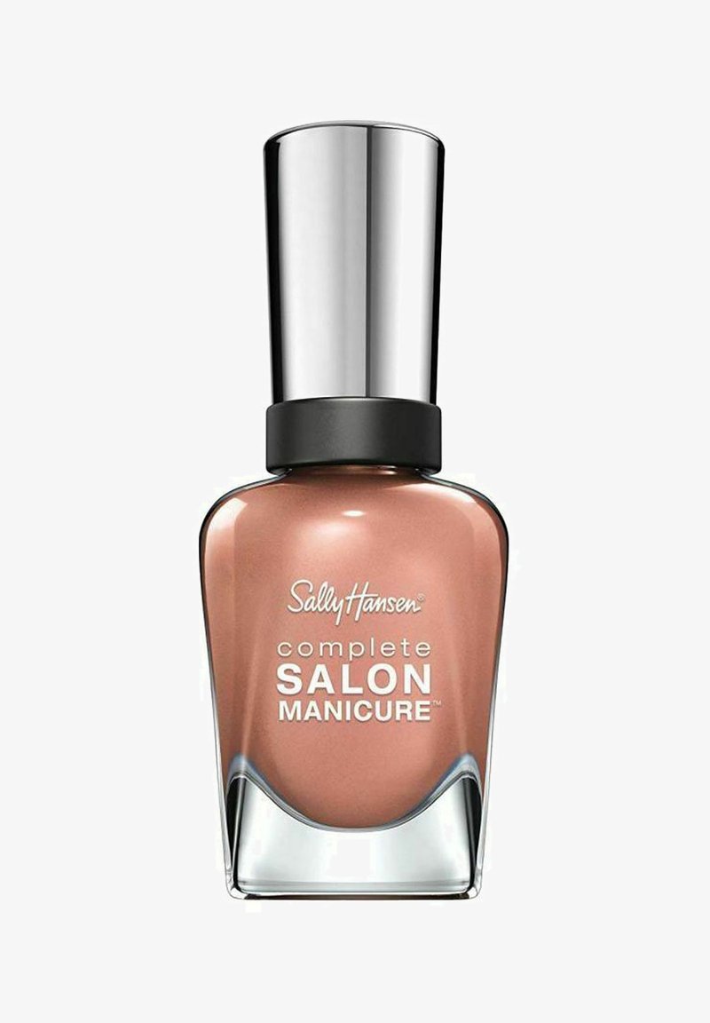 Sally Hansen kynsilakka lasipullossa, jossa on ruskeanpunainen sävy, hopeinen korkki ja valkoinen "complete SALON MANICURE" -teksti etupuolella.