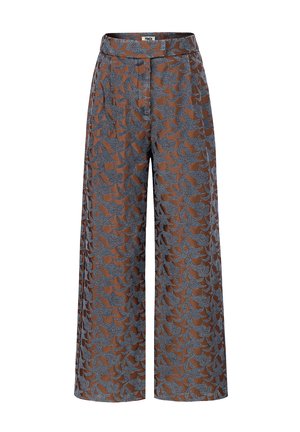Pantalons larges marron avec motif floral bleu et plis, présentant une taille haute et une fermeture frontale discrète.