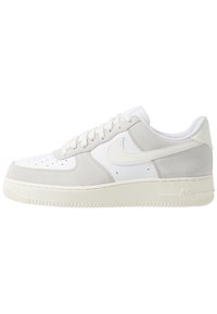 Nike Sportswear - NIKE AIR FORCE 1 LV8 - Matalavartiset tennarit - white/sail/platinum tint Pienoiskuva 1