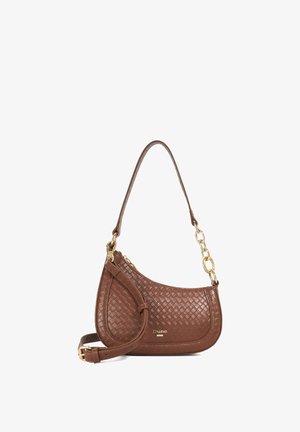 Sac à bandoulière en cuir brun à effet tressé avec détail chaîne dorée et bandoulière ajustable, marqué "Dune" à l'avant.