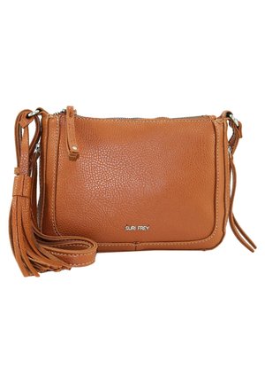 Sac cartable en cuir marron texturé avec fermeture éclair, détail pompon et bandoulière réglable.