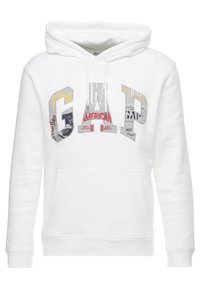 Bílá mikina s kapucí a přední kapsou, s velkým logem "GAP" v kombinovaných písmenech na hrudi, vybavena stahovací kapucí.