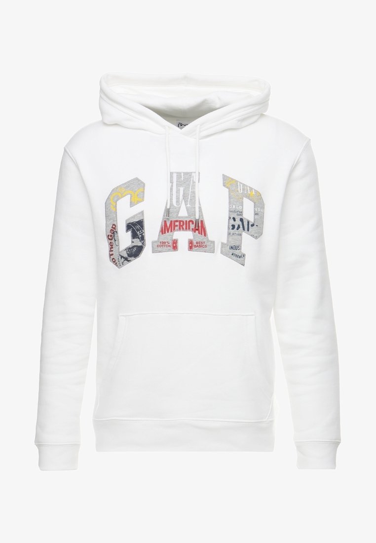 Bílá mikina s kapucí a přední kapsou, s velkým logem "GAP" v kombinovaných písmenech na hrudi, vybavena stahovací kapucí.