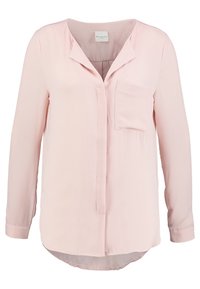 Blusa rosa chiaro a maniche lunghe con colletto, un'unica tasca sul petto, chiusura frontale con bottoni e orlo curvo. Tessuto liscio e leggero.