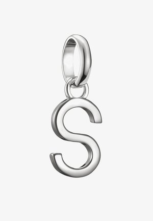 Silberner Metallanhänger in der Form des Buchstabens "S" mit polierter Oberfläche und einem runden Ösenring zur Befestigung.