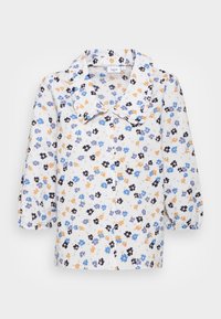 Blusa com padrão floral sobre um fundo branco texturizado. Apresenta flores azuis, laranja e pretas, um colarinho largo e mangas até ao cotovelo.
