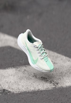 PEGASUS PLUS - Løpesko for vei - white/mint foam/cannon