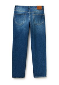 Pantalones vaqueros de denim azul con corte recto, que cuentan con dos bolsillos traseros, una etiqueta de cuero en la cintura y una textura desgastada.