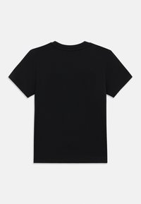 Μαύρο βαμβακερό t-shirt με κοντά μανίκια, στρογγυλή λαιμόκοψη και απλό σχέδιο. Χωρίς ορατά λογότυπα ή σχέδια. Λεία υφή.