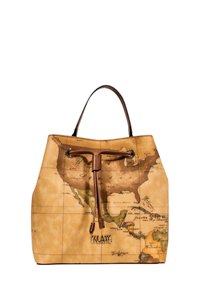 Borsa a secchiello con design della mappa del mondo. Realizzata in materiale sintetico beige con una texture liscia, dotata di cordoncino e manici marroni.