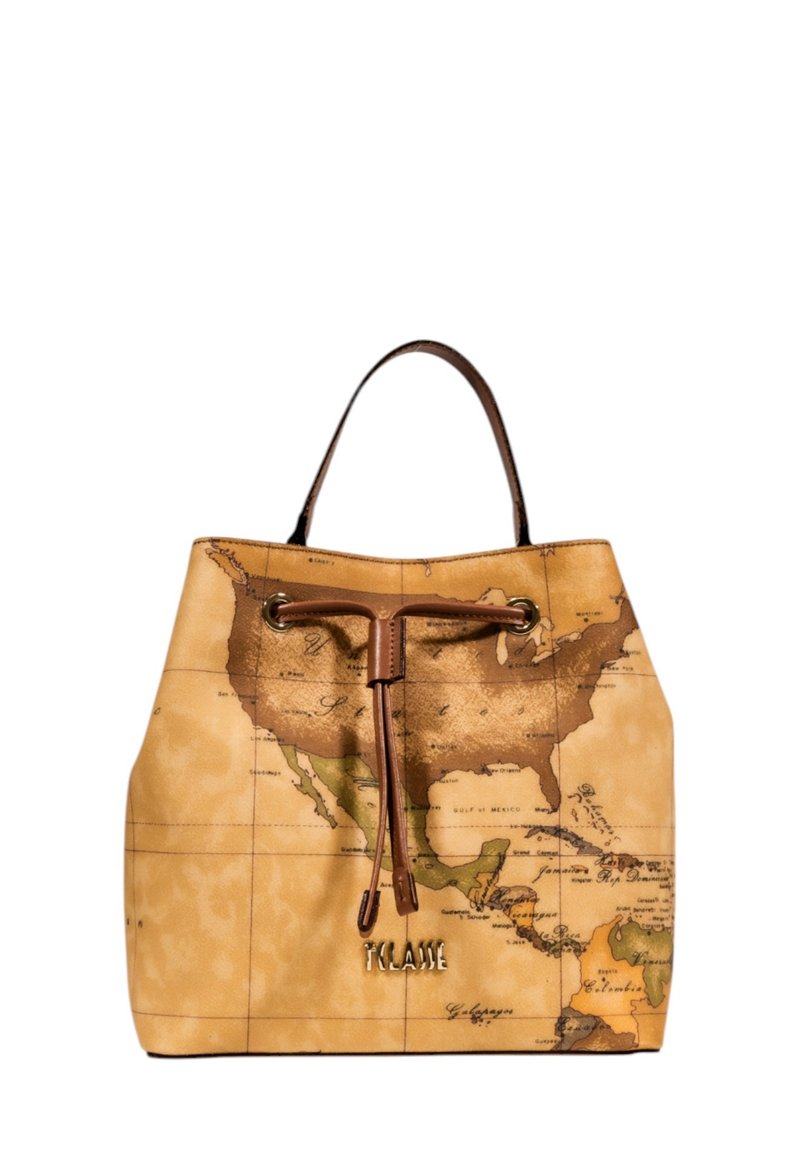 Borsa a secchiello con design della mappa del mondo. Realizzata in materiale sintetico beige con una texture liscia, dotata di cordoncino e manici marroni.