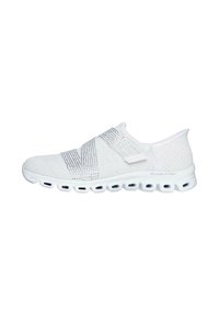 Zapatilla deportiva blanca con parte superior de malla transpirable, bandas de soporte en el mediopié y suela acolchada con cortes ovalados para mayor flexibilidad.