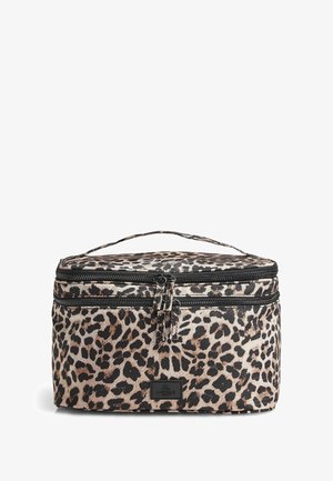 Borsa cosmetica con stampa leopardata, dotata di doppia zip, dettagli neri e manico superiore per un facile trasporto. Realizzata in tessuto resistente con una finitura testurizzata.
