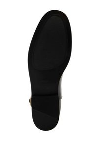 Talpă de pantof negru cu un model texturat pentru aderență, margini netede și siluetă elegantă. Prezintă un logo de marcă subtil și elemente de design minimalist.