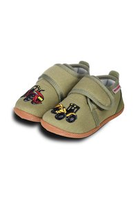 Miękkie zielone buty dla malucha z rzepami, gumowymi podeszwami i haftowanymi czerwonymi oraz żółtymi pojazdami budowlanymi z przodu.