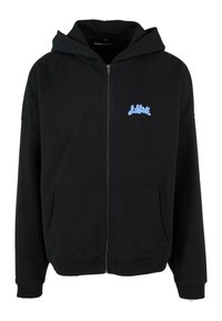Sudadera negra con cremallera, bolsillos frontales y logo de texto "Lost Youth" en azul claro en el lado izquierdo del pecho, con capucha y mangas largas.