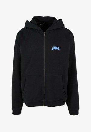 Czarna bluza z kapturem na zamek błyskawiczny, z kieszeniami z przodu i jasnoniebieskim logo tekstowym "Lost Youth" po lewej stronie klatki piersiowej, z kapturem i długimi rękawami.