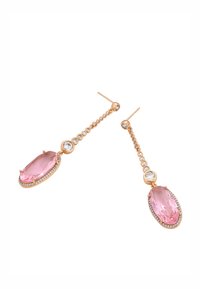 Rosenfarvede øreringe med et forlænget design, der har en stor pink oval sten, omgivet af mindre klare sten langs kæden.