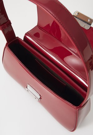 Uvrstitev 4: Emporio Armani - SHOULDER BAG - Torbica