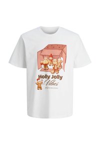 Tricou alb cu o ilustrație de figurine de turtă dulce în și în jurul unei cutii, ținând bomboane și obiecte festive, cu textul "Vibe-uri Sărbătorești".