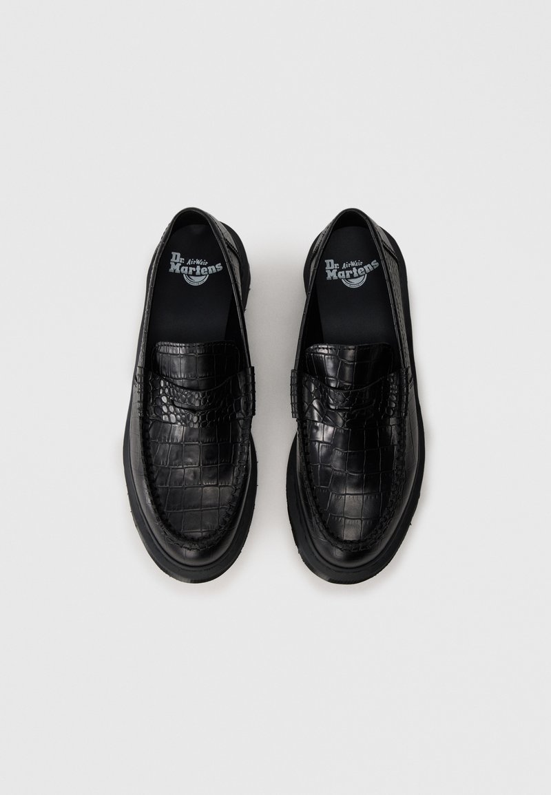Schwarze Leder Schlupfschuhe mit einem strukturierten, krokodilemuster. Mit kontrastierenden Nähten und einer dicken Gummisohle.
