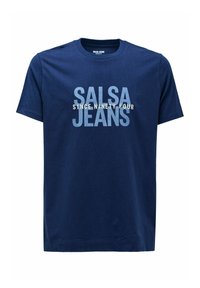 Camiseta de algodón azul marino con cuello redondo y mangas cortas, con "SALSA JEANS" y "DESDE NOVENTA Y CUATRO" impresos en texto contrastante.