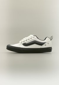 Nem kiválasztott, white/grunge white