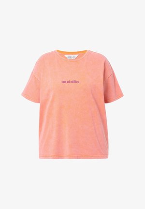 Roze katoenen T-shirt met een ontspannen pasvorm, korte mouwen en een ronde halslijn. Bevat de tekst "out of office" in paars.