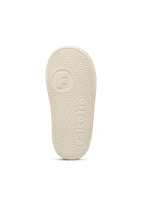 Suola di scarpa in gomma bianca con motivo a spina di pesce, logo "F" in rilievo e design testuale "Falcotto", dalla forma arrotondata e bordi testurizzati.