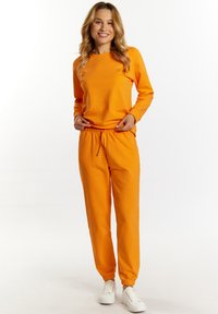 Miracle. mama and woman. GOLDEN QUEEN WIOLETTA - Dres