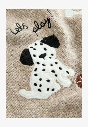 Wyszywana tkanina z zabawnym czarno-białym dalmatyńczykiem na beżowym tle, z napisem "zagrajmy!" w ciemnym haftie.