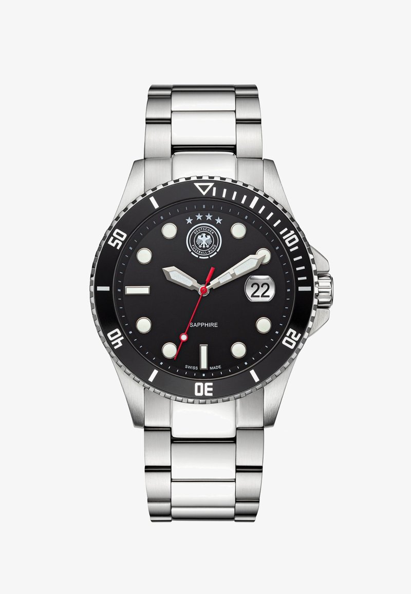 Stalen horloge met zwarte wijzerplaat, luminescente indexen en datumbalkje op 3 uur. Rode secondewijzer, eenrichtings bezel en saffierglas.