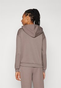 ONLY Play ONPLOUNGE LIFE HOOD - Felpa con zip - brown