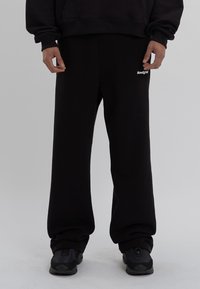 LOW LIGHTS STUDIOS® BASIC LOGO JOGGER - Tréningruha alsók - black