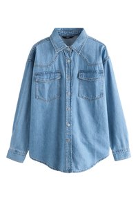 Hellblaues Jeanshemd mit spitzem Kragen, langen Ärmeln, zwei Brusttaschen, silbernen Knöpfen und einem leicht geschwungenen Saum.