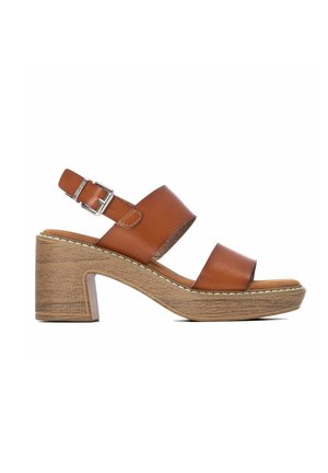 Refresh, SANDALIA DE MUJER CON TACÓN  - CAMEL - Sandalias con plataforma - marron