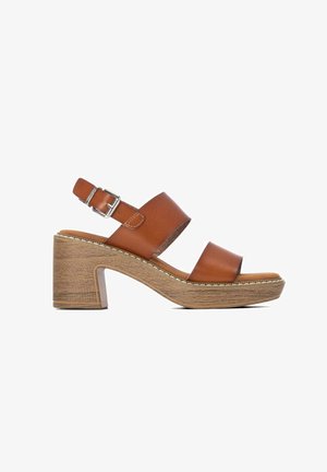Refresh, SANDALIA DE MUJER CON TACÓN - CAMEL - Sandalias con plataforma - marron