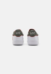 EA7 Emporio Armani CLASSIC UNISEX - Joggesko - white/beetle/summerfig