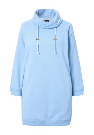 Jasnoniebieska sukienka dresowa z kapturem, z akcentami w postaci sznurków, długimi rękawami i miękkim, teksturowanym materiałem. Posiada dwie boczne kieszenie.