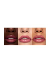 Drei Lippenpaare in verschiedenen Rosatönen; links: dunkle Haut mit glänzendem Finish, Mitte: helle Haut mit mattem Finish, rechts: mittlerer Hautton mit seidigem Glanz.