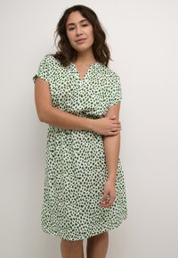 Kaffe KAANO  - Vestido informal - greencolors graphic dot