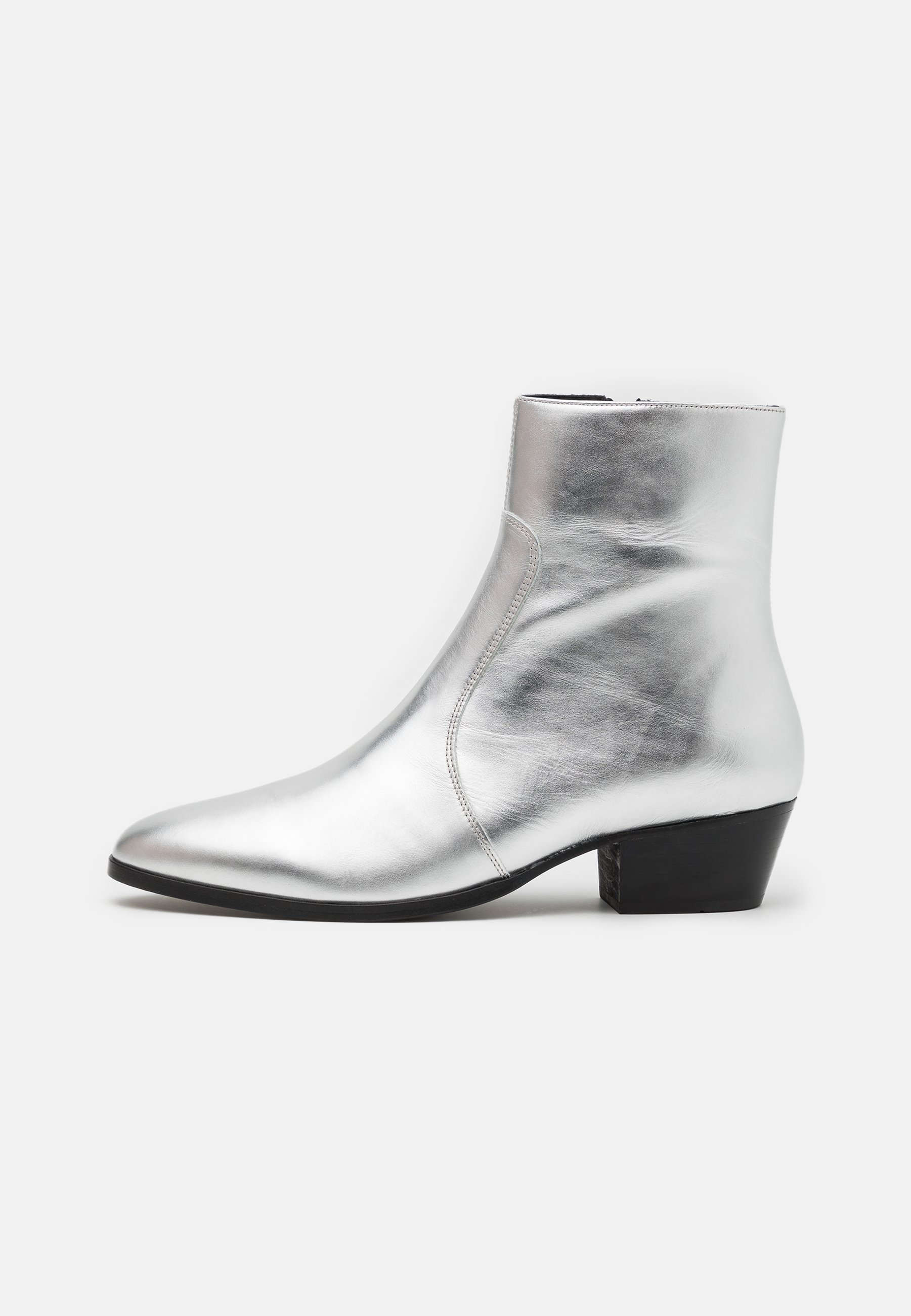 chaussure homme couleur argent