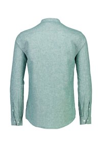 Lange mouwenshirt van lichtgroen linnen, afgewerkt met een kraag, knoopmanchetten en een afgeronde zoom. Gladde textuur met een subtiel weefpatroon.