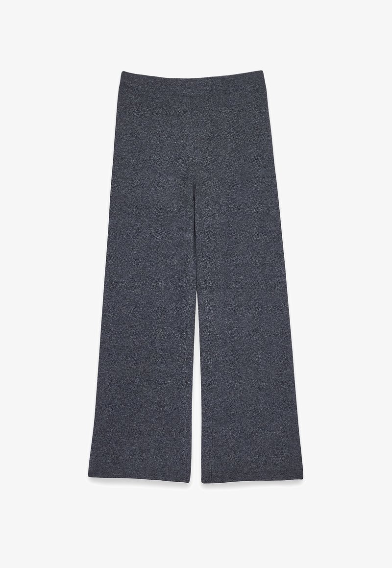 Platas kājas bikses, izgatavotas no tumši pelēka, teksturēta auduma ar gludu apdari. Izceļas ar augstu jostasvietu un nav redzamu aizdaru vai rotājumu.